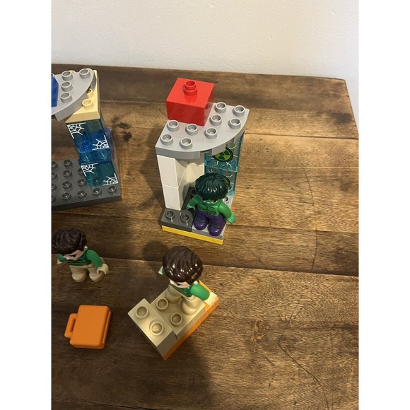LEGO DUPLO: Spider-Man & Hulk Adventures (10876) & Airport Set - Picture 3 of 8